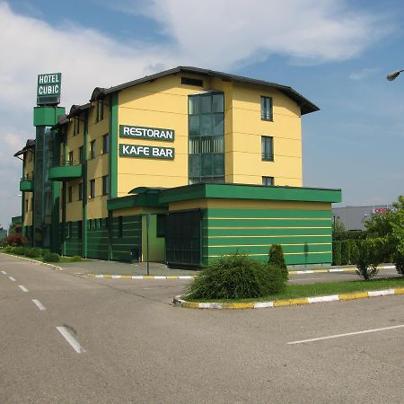 Hotel Cubic Laktaši Extérieur photo
