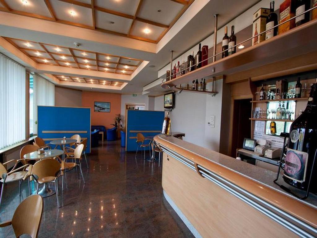 Hotel Cubic Laktaši Extérieur photo