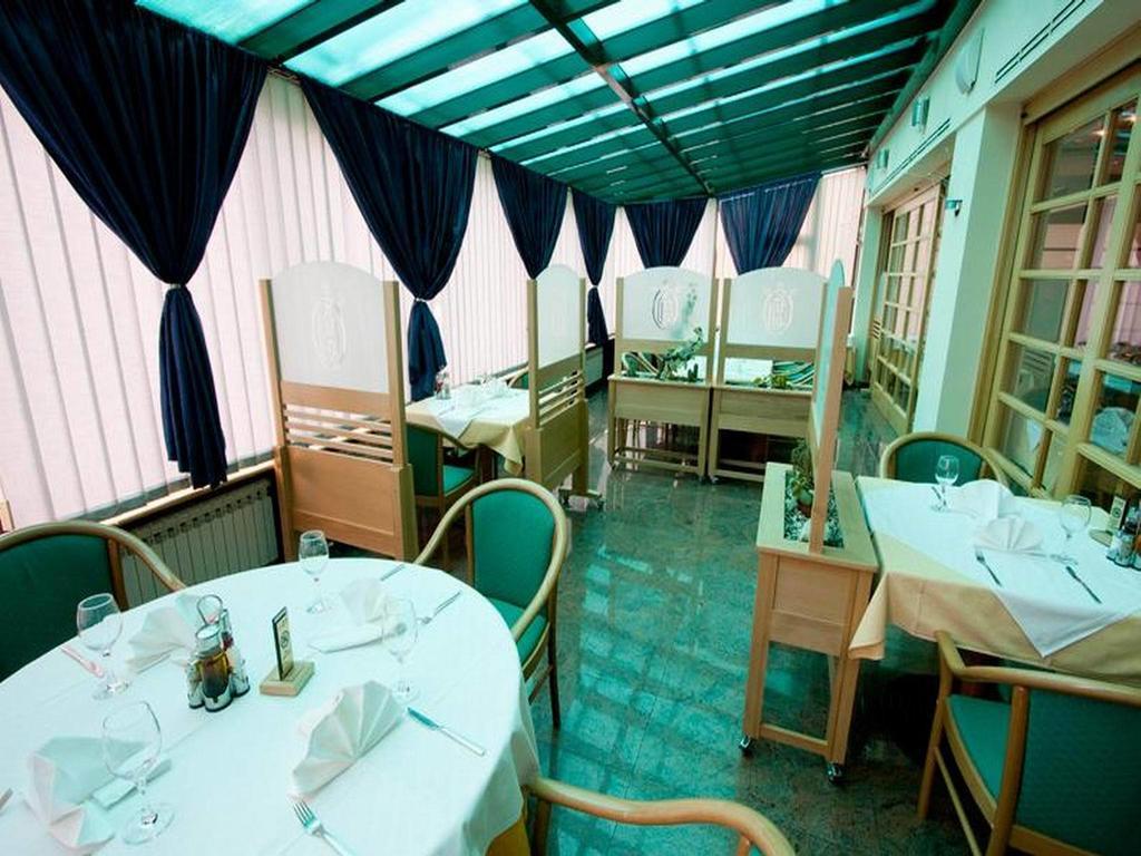 Hotel Cubic Laktaši Extérieur photo