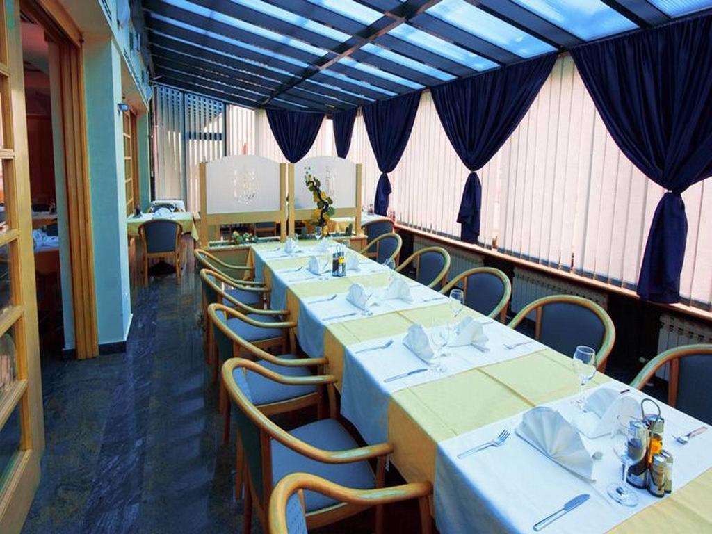 Hotel Cubic Laktaši Extérieur photo