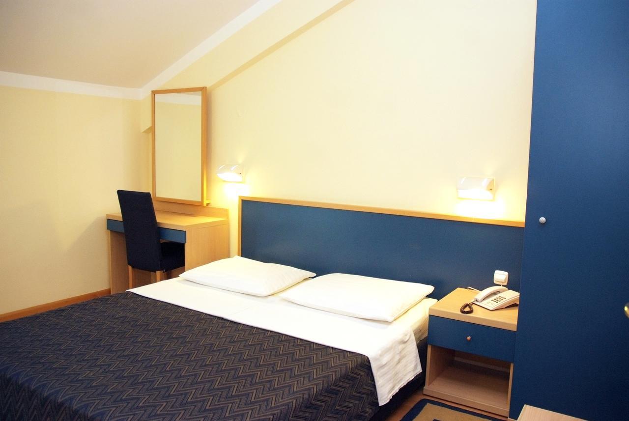 Hotel Cubic Laktaši Extérieur photo