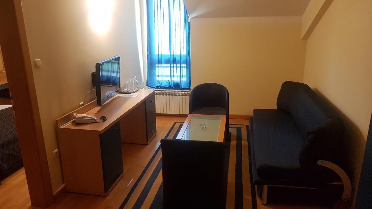 Hotel Cubic Laktaši Extérieur photo