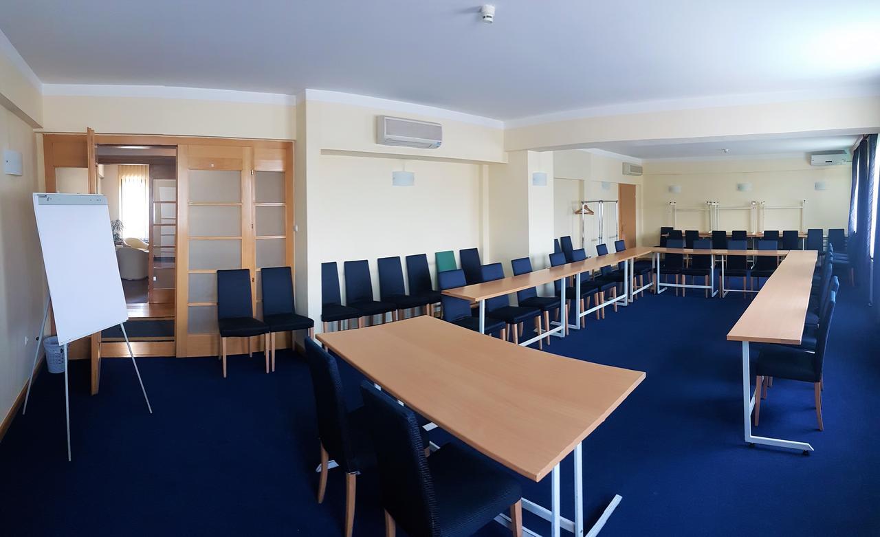 Hotel Cubic Laktaši Extérieur photo